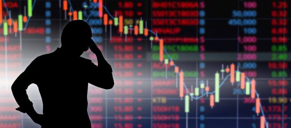 শেয়ারবাজারে পতনের ধাক্কায় বিনিয়োগকারীরা দিশেহারা