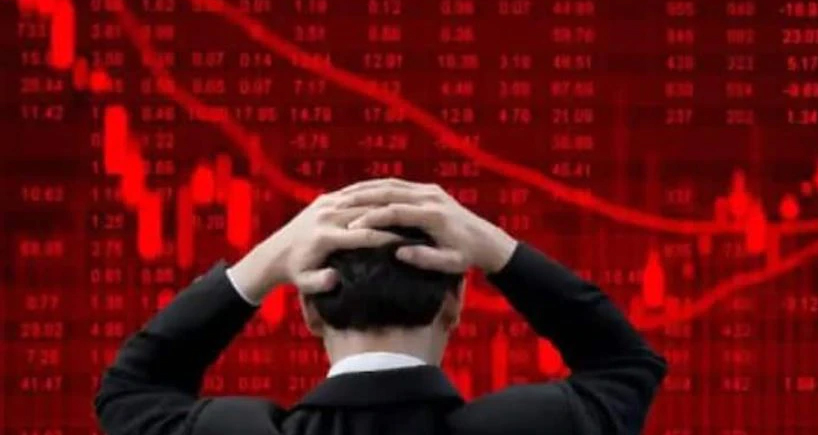 শেয়ারবাজারে সংকট বাড়ছেই