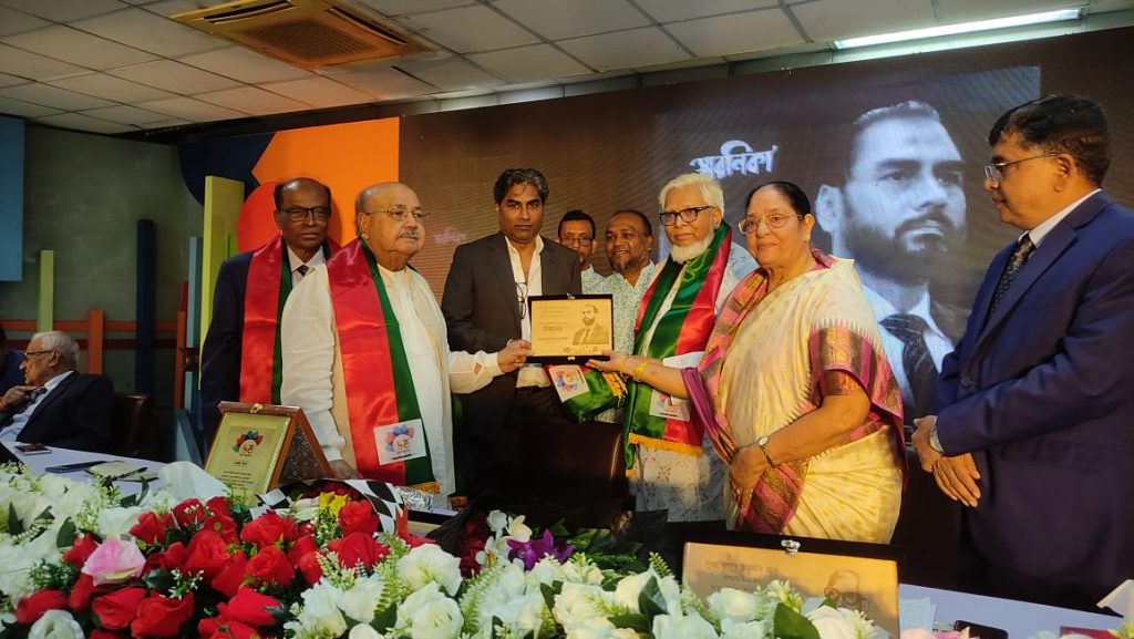 বীমা খাতে বিশেষ অবদান রাখায় সন্ধানী লাইফের চেয়ারম্যানকে মরনোত্তর সম্মাননা