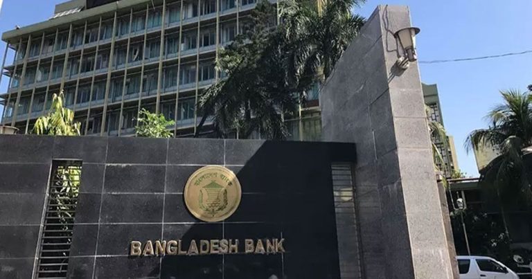 বেসরকারি ব্যাংকে ছাঁটাই-আতঙ্ক