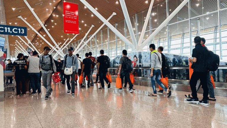 মালয়েশিয়া ২০ বাংলাদেশিকে ফেরত পাঠালো