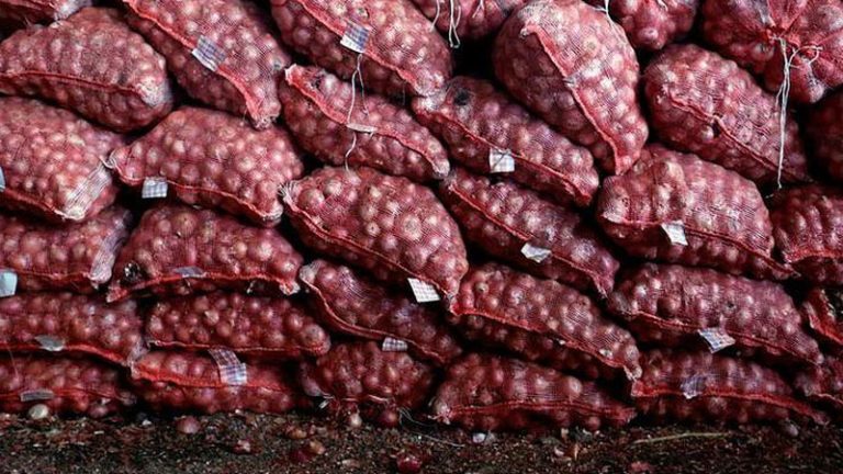 পেঁয়াজ রফতানিতে শুল্ক প্রত্যাহার ভারতের