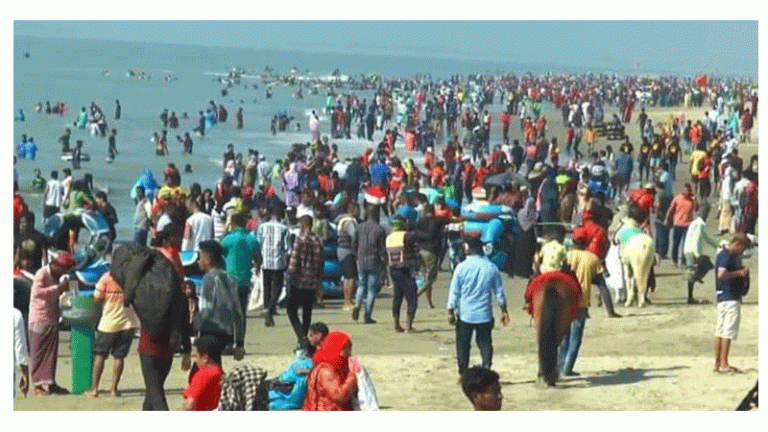 কক্সবাজারে পর্যটকের ঢল