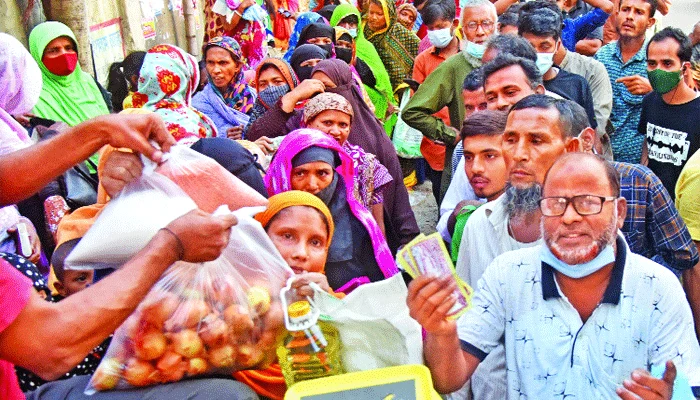 নিম্নআয়ের সহায়তায় টিসিবি – কিন্তু বাড়ছে ব্যয়ের বোঝা