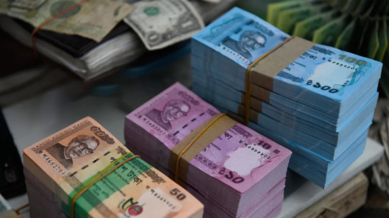 ঋণ প্রবৃদ্ধিতে রেকর্ড পতন: বিনিয়োগ ও অর্থনীতিতে অচলাবস্থার আশঙ্কা