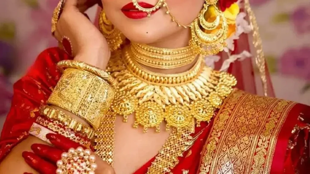 সোনার দাম কমলো ভরিতে প্রায় সাড়ে ৪ হাজার টাকা