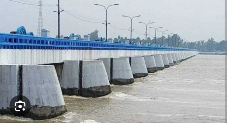ওপারের ঢলে তিস্তা নদী ফেঁপে ফুলে উঠছে