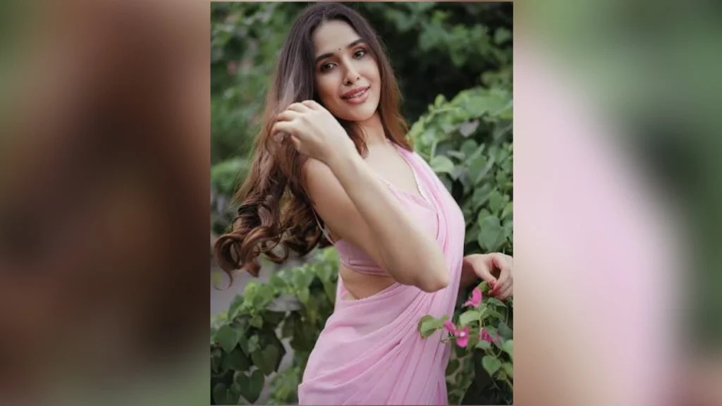 আশিয়ান গ্রুপের চেয়ারম্যানের বিরুদ্ধে অভিনেত্রী স্নিগ্ধার মারধরের অভিযোগ