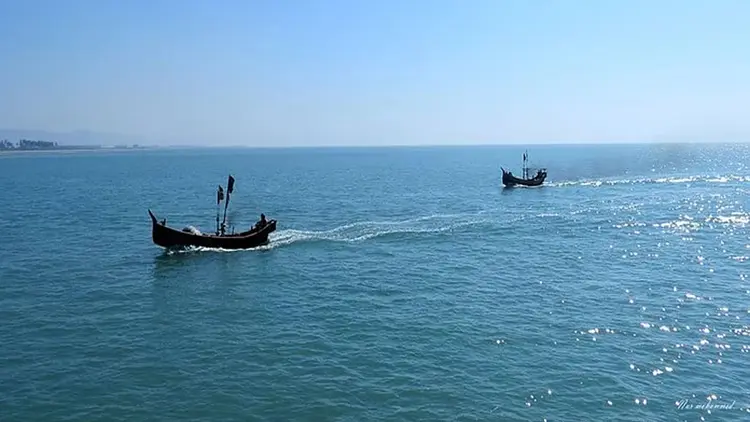 মিয়ানমার উপকূলে ২ নৌকাডুবি : ৫৩০ রোহিঙ্গা নিহতের শঙ্কা