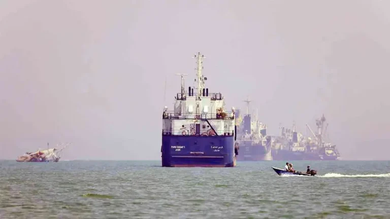 হরমুজ প্রণালি: ‘বিশেষ’ ছাড় পাবে বন্ধু দেশ : ইরান